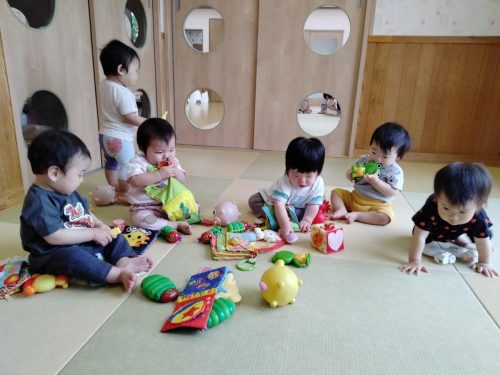 5月9日:乳児玩具で遊んだよ