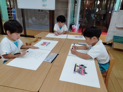 5月9日:消防車の上にははしごがあるね　それも描いたよ