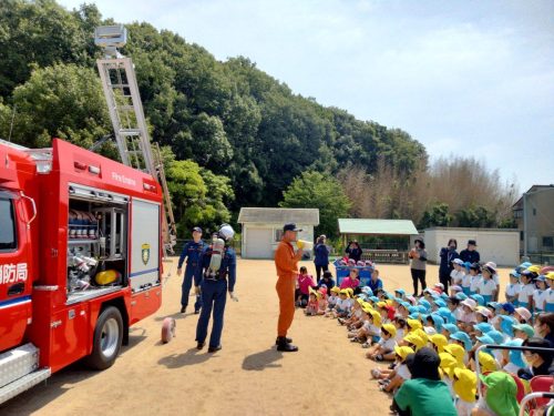 5月23日：消防車に興味津々！！