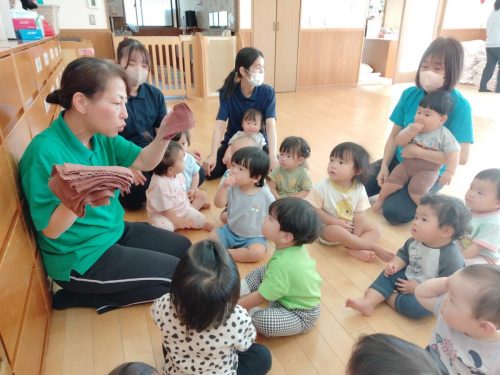 12月26日：今日はみんなで窓ふきをするよ♪