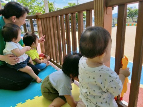 5月27日：砂場ができるのを見学しました！