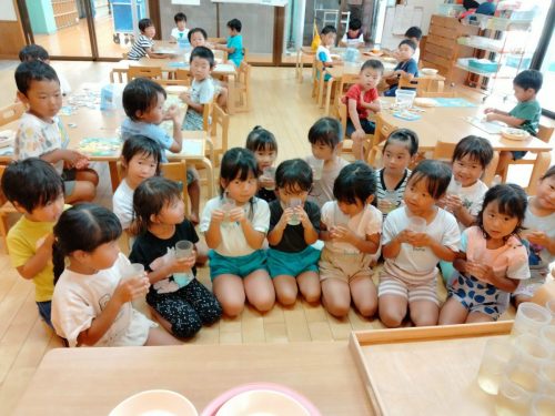 7月4日：レモンの香りがする冷たいお茶を飲んだよ！
