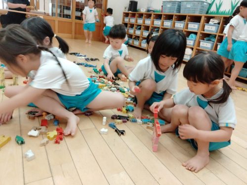 3月23日：積み木を積み上げれるかな？