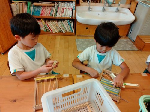 11月7日：ポシェット作りに夢中です