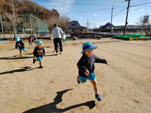 12月18日：園庭で元気に遊んだよ！