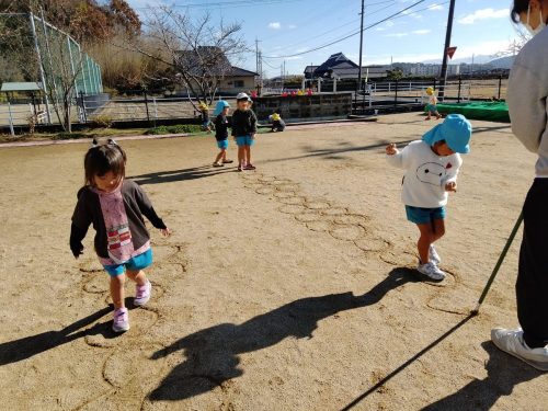 12月18日：園庭で元気に遊んだよ！