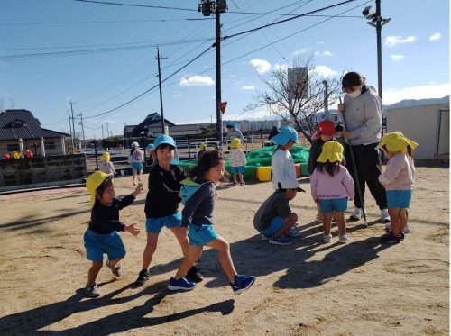 12月18日：園庭で元気に遊んだよ！