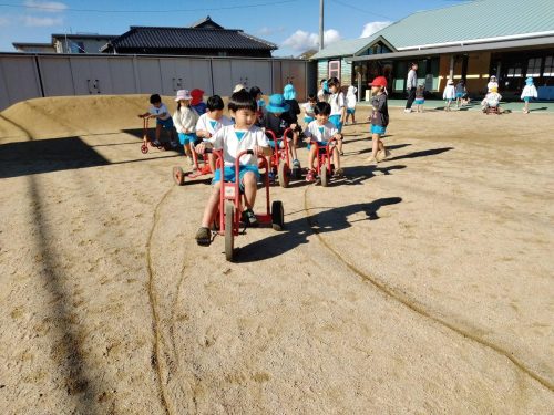 12月18日：園庭で元気に遊んだよ！
