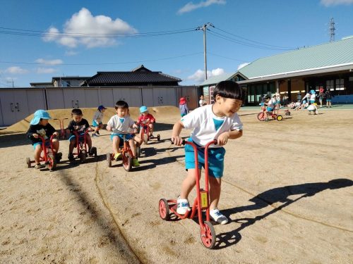 12月18日：園庭で元気に遊んだよ！