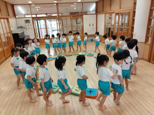 3月18日：クッション取りゲームをしたよ