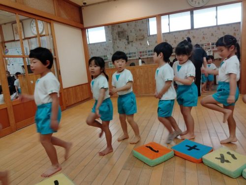 3月18日：クッション取りゲームをしたよ